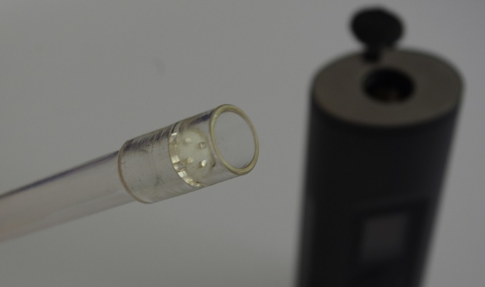 Mundstück aus Glas mit integrierter Schüssel